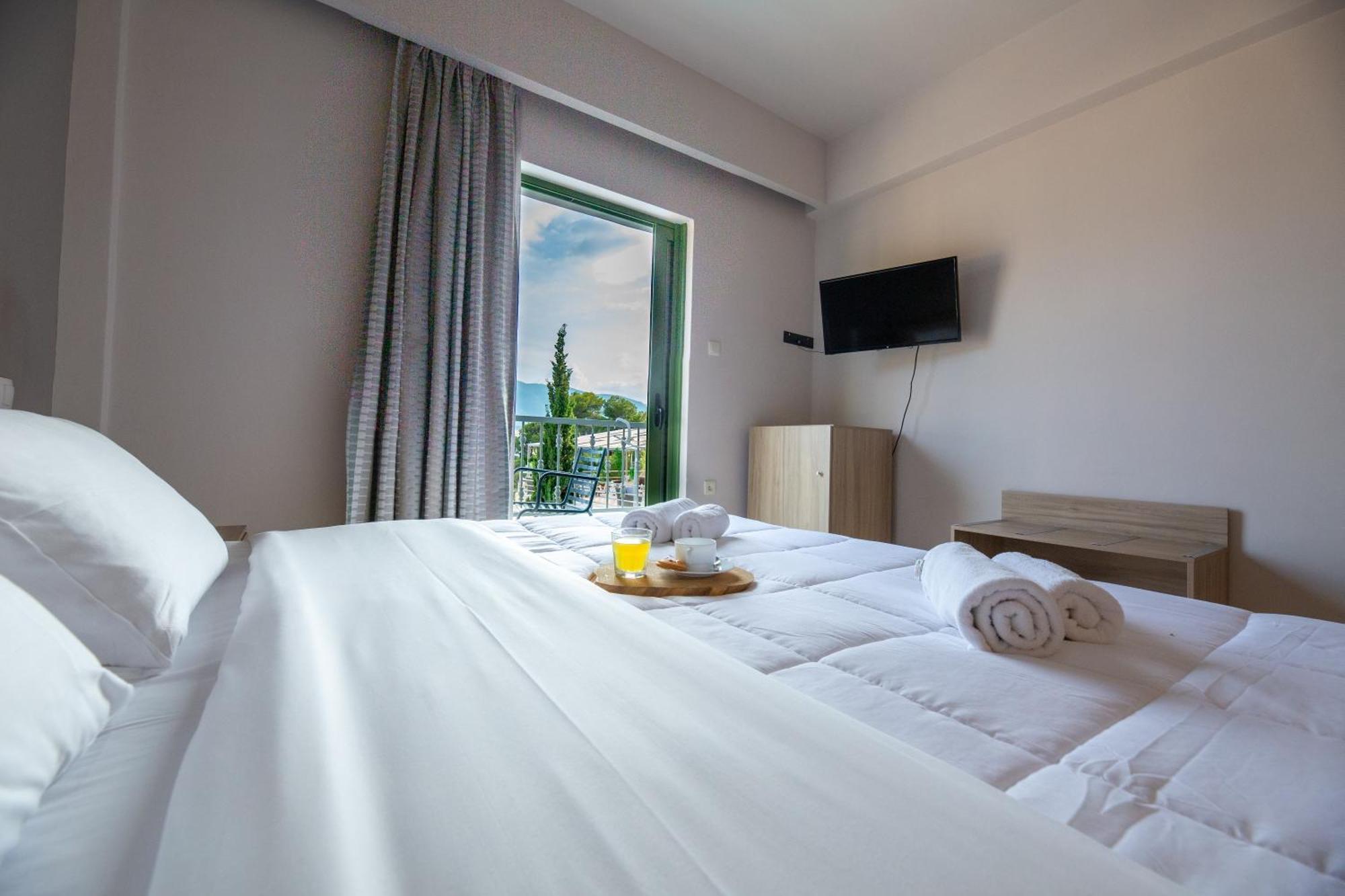 Evita'S Resort Poros Town Екстер'єр фото